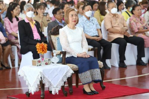 พิธีทำบุญตักบาตรและบริจาคเครื่องอุปโภค บริโภค เนื่องในโอกาสวันขึ้นปีใหม่ 2567