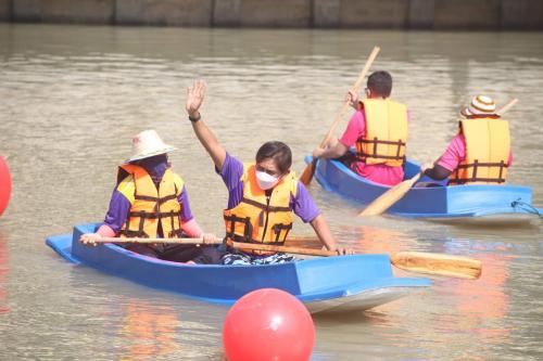 แข่งขันกีฬาพายเรือบุคลากร ประจำปี 2564 ประเภทชิงธง พายเปรี้ยว และชักคะเย่อเรือ